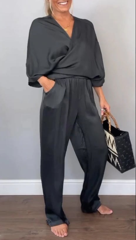 Ashlyn | Ensemble en satin élégant avec décolleté en V
