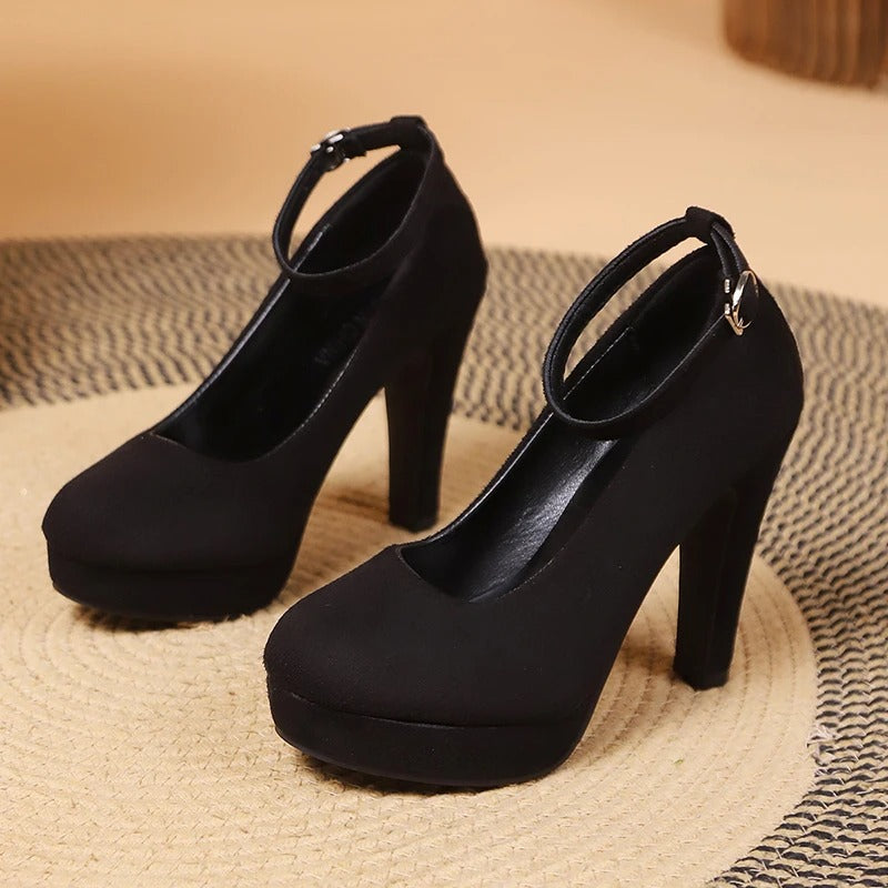 Echoarchiv | Chaussures à talons hauts élégantes et séduisantes