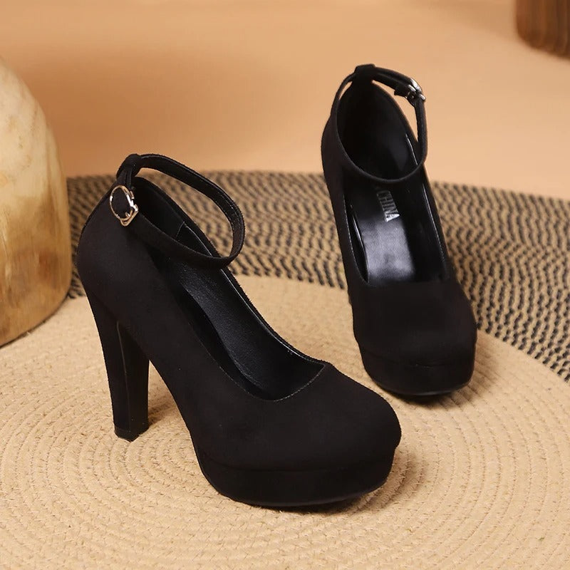 Echoarchiv | Chaussures à talons hauts élégantes et séduisantes