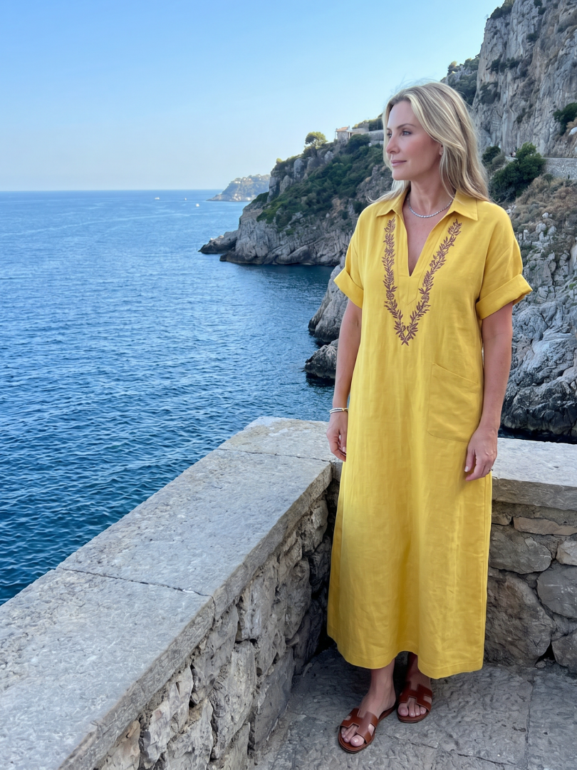 Calluna | Robe Midi à Manches Courtes en V avec Détails Brodés