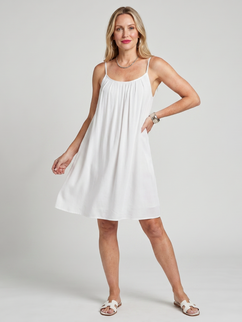 Lysara | Robe à bretelles spaghetti avec dos ouvert, longueur genou
