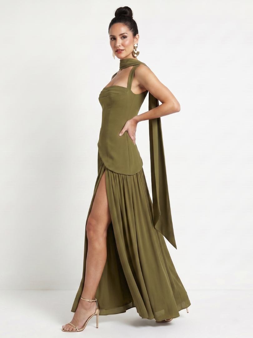 Bindi | Robe Maxi Plissée avec Découpe au Cou
