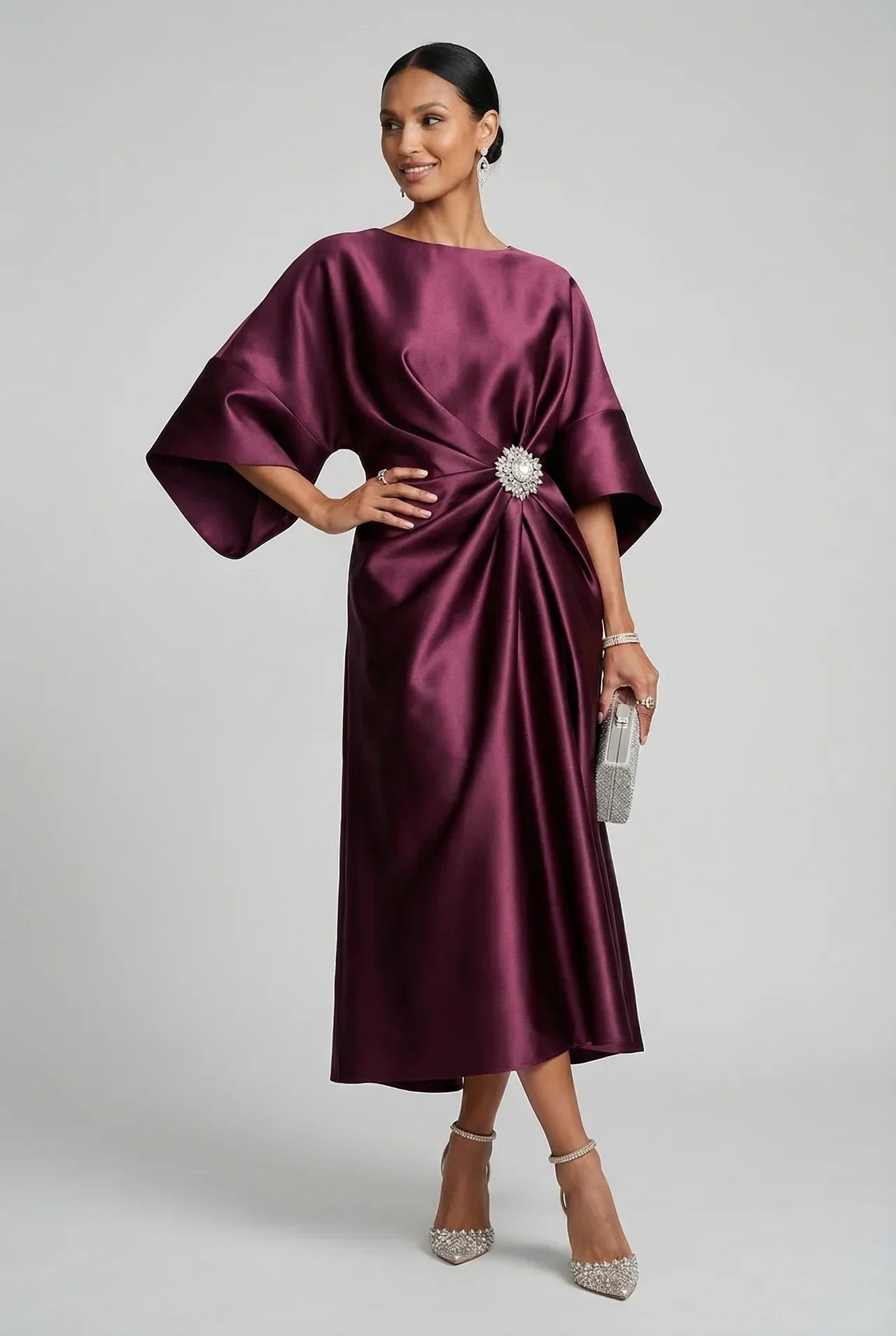Robe Midi en Satin pour Invité de Mariage avec Manches Chauve-Souris et Broche en Bijoux