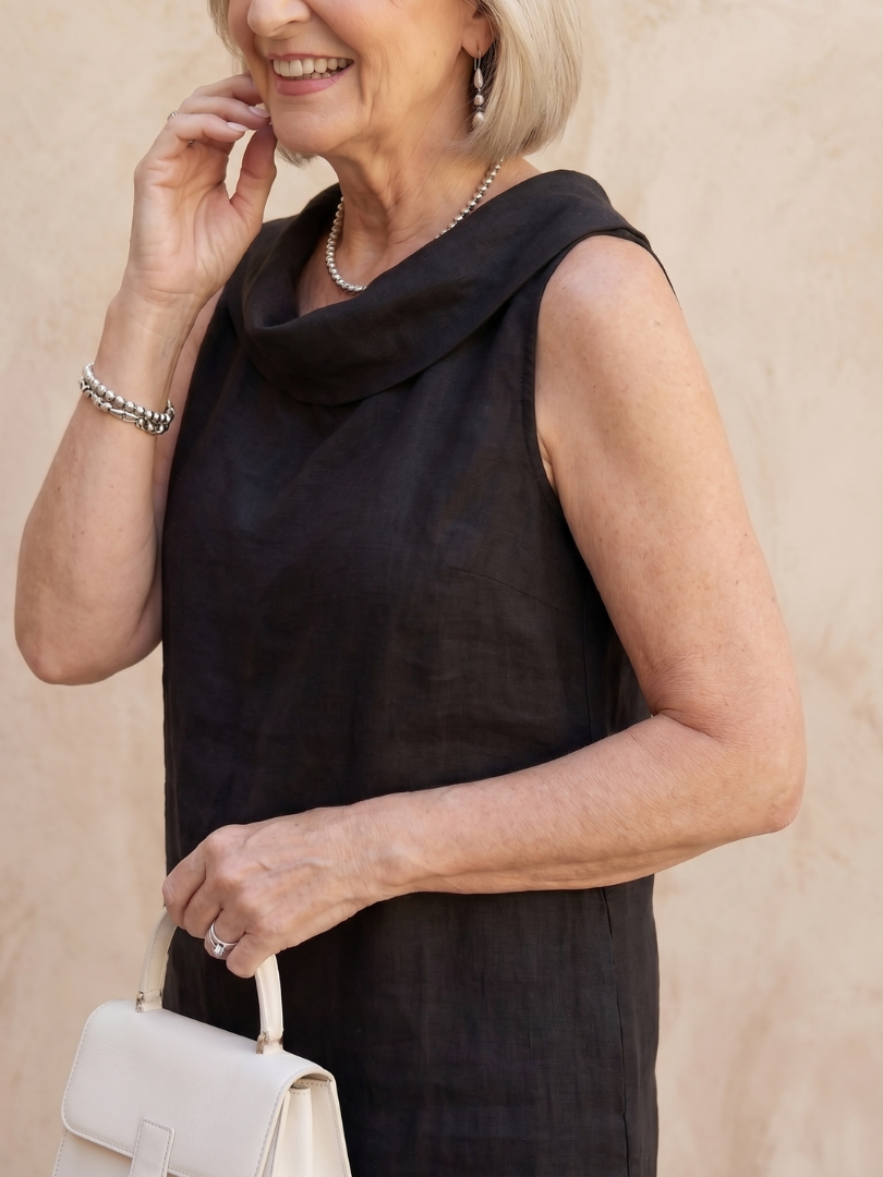 Vienne | Robe sans manches à encolure douce et plissée, longueur genou
