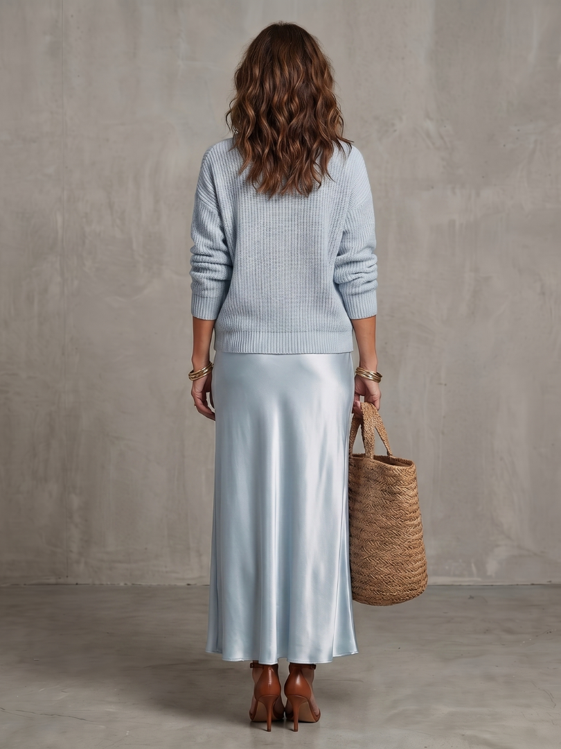 Luciana | Jupe en satin biais avec ensemble en tricot