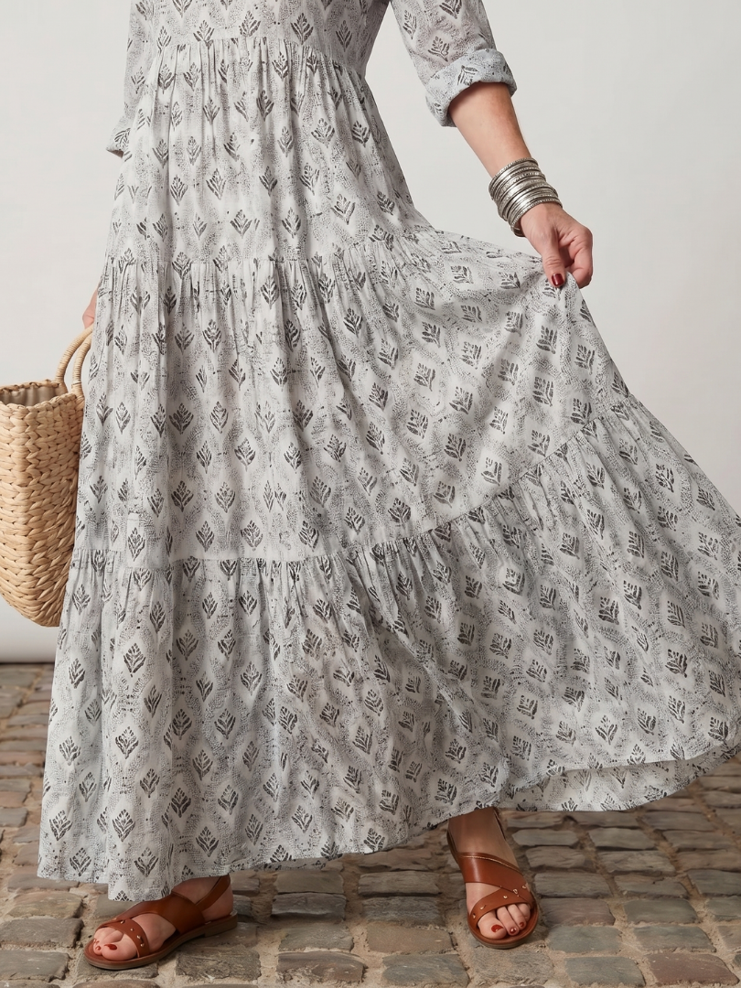 Junia | Robe maxi à manches longues et décolleté en V imprimée