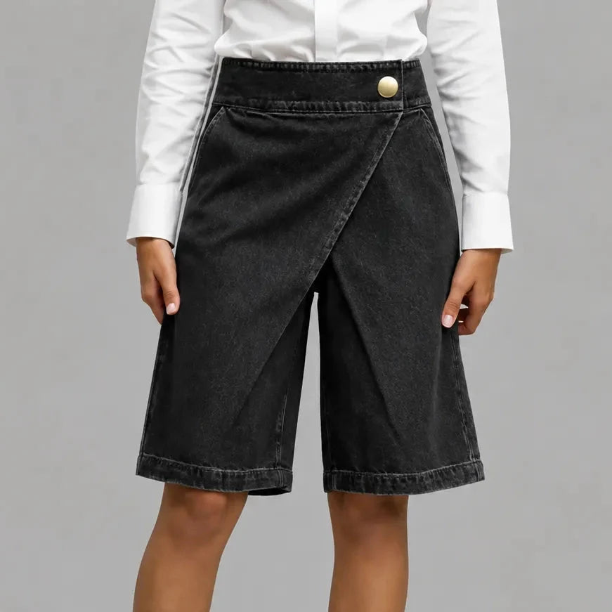 Velara – Bermuda Shorts en Jean à Front Wrap Asymétrique Longueur Genou