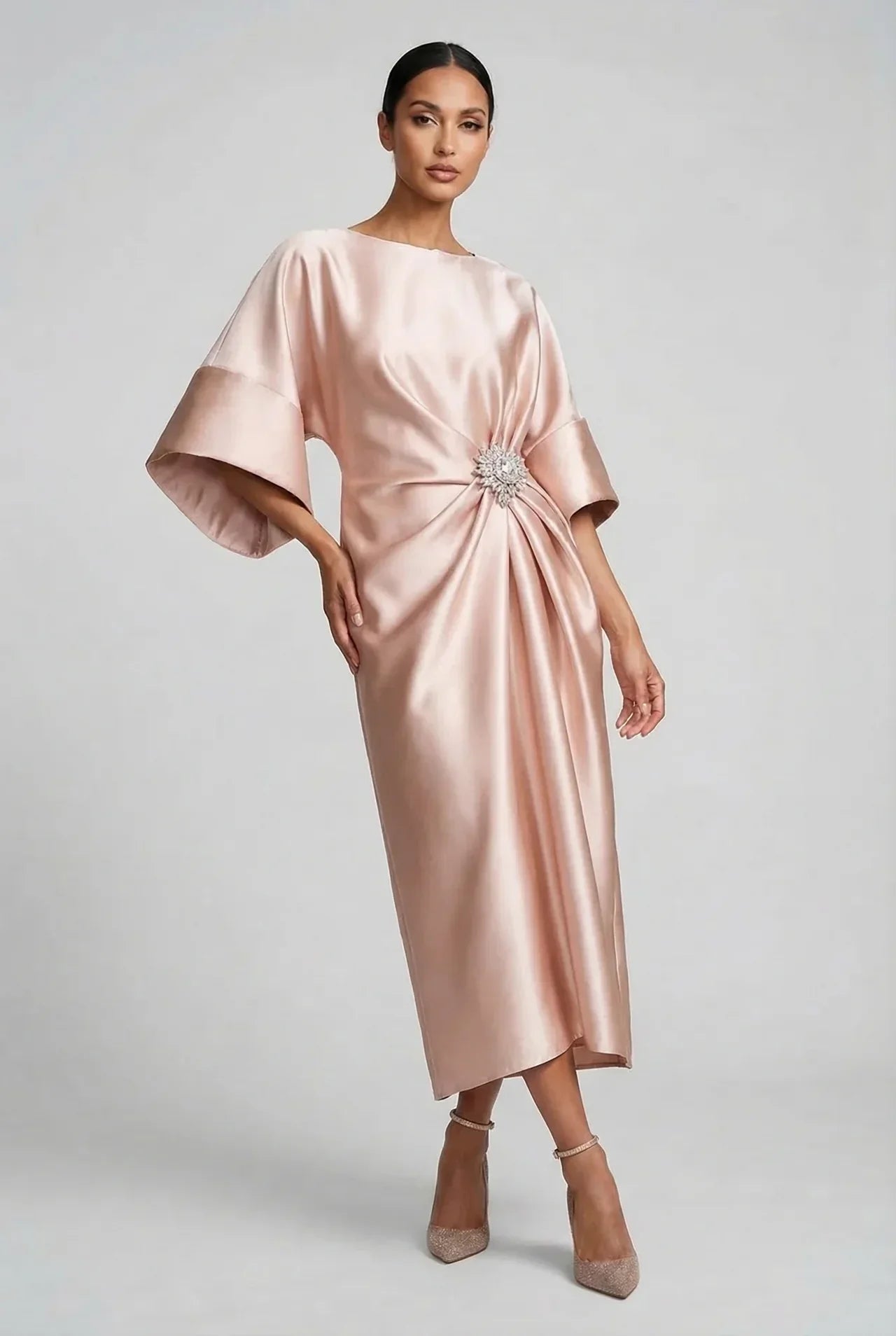 Robe Midi en Satin pour Invité de Mariage avec Manches Chauve-Souris et Broche en Bijoux
