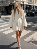Azula | Robe Mini à Manches Longues en V avec Jupe Évasée
