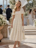 Elaria | Robe midi à manches courtes avec détail floral texturé