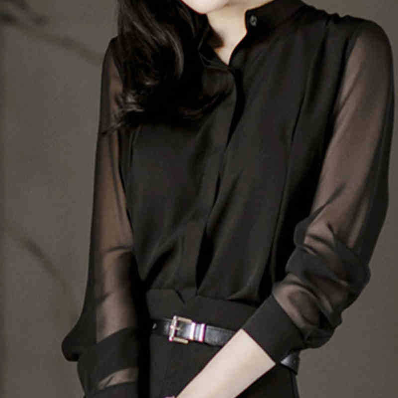 Blouse avec décolleté asymétrique et manches en filet