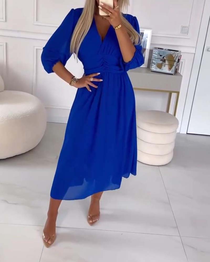 Robe unie avec décolleté en cœur