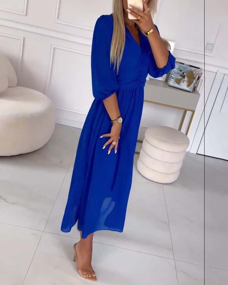 Robe unie avec décolleté en cœur