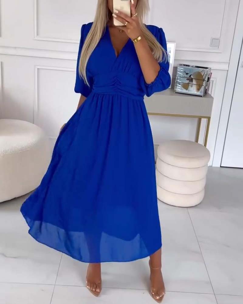 Robe unie avec décolleté en cœur