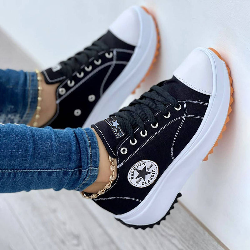 Echoarchiv - Chaussures orthopédiques, lacets, semelle épaisse
