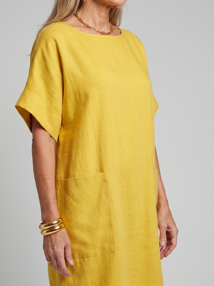 Calliope | Robe à manches courtes avec poches à rabat, longueur genou