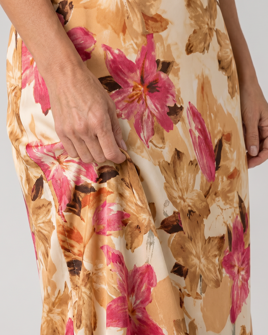 Cekel | Robe Midi Flottante à Encolure Halter Imprimé Botanique