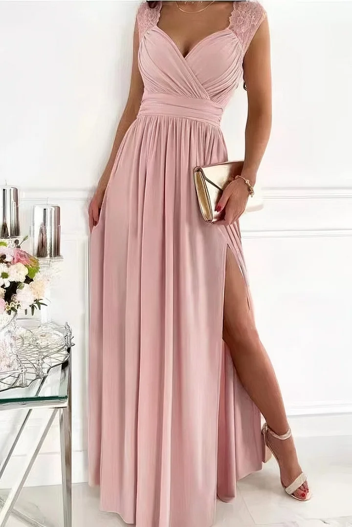Robe sans manches en dentelle avec ouverture à l'ourlet et au dos