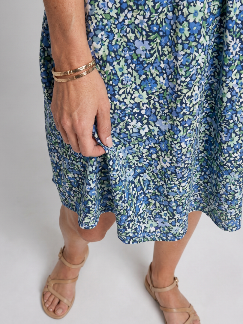 Meraki | Robe courte à manches courtes avec imprimé tropical