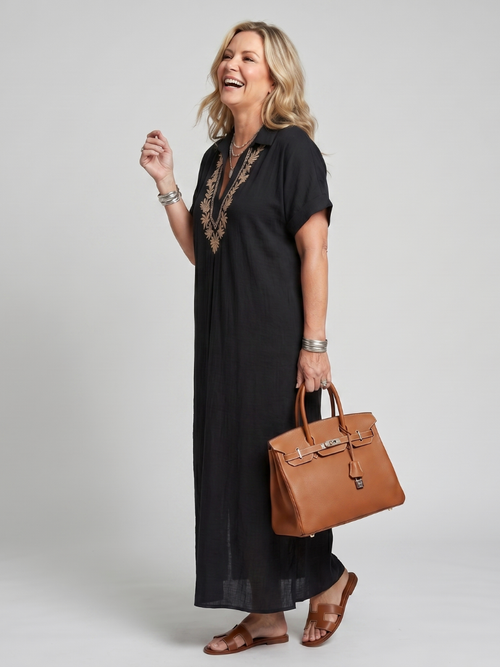 Calluna | Robe Midi à Manches Courtes en V avec Détails Brodés