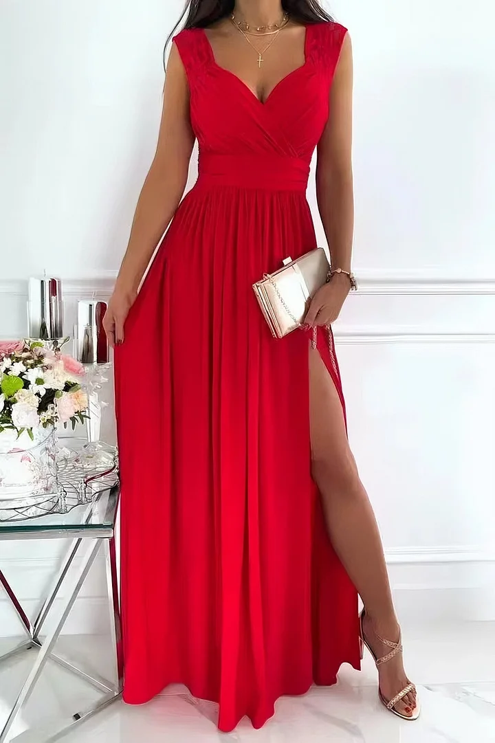 Robe sans manches en dentelle avec ouverture à l'ourlet et au dos