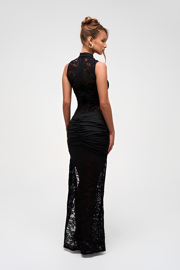 Kehla | Robe maxi en dentelle noire avec fente haute