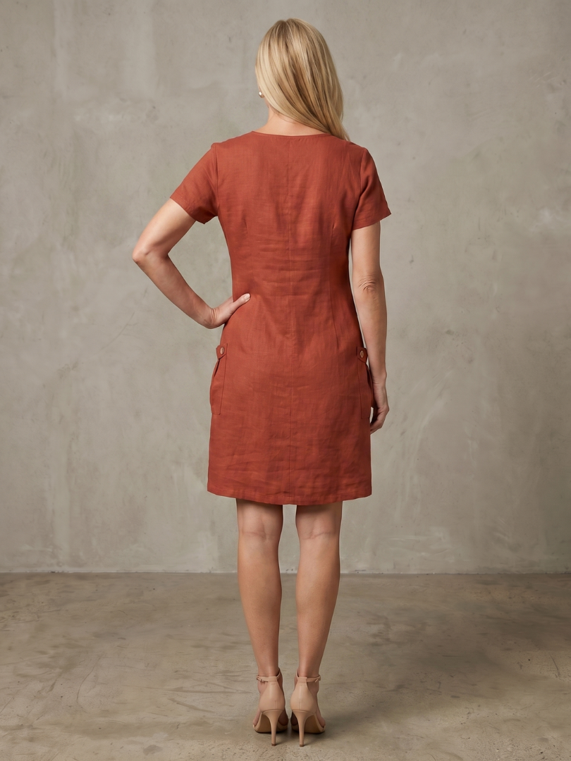 Zulimar | Robe longueur genou avec détail de poche et col zippé