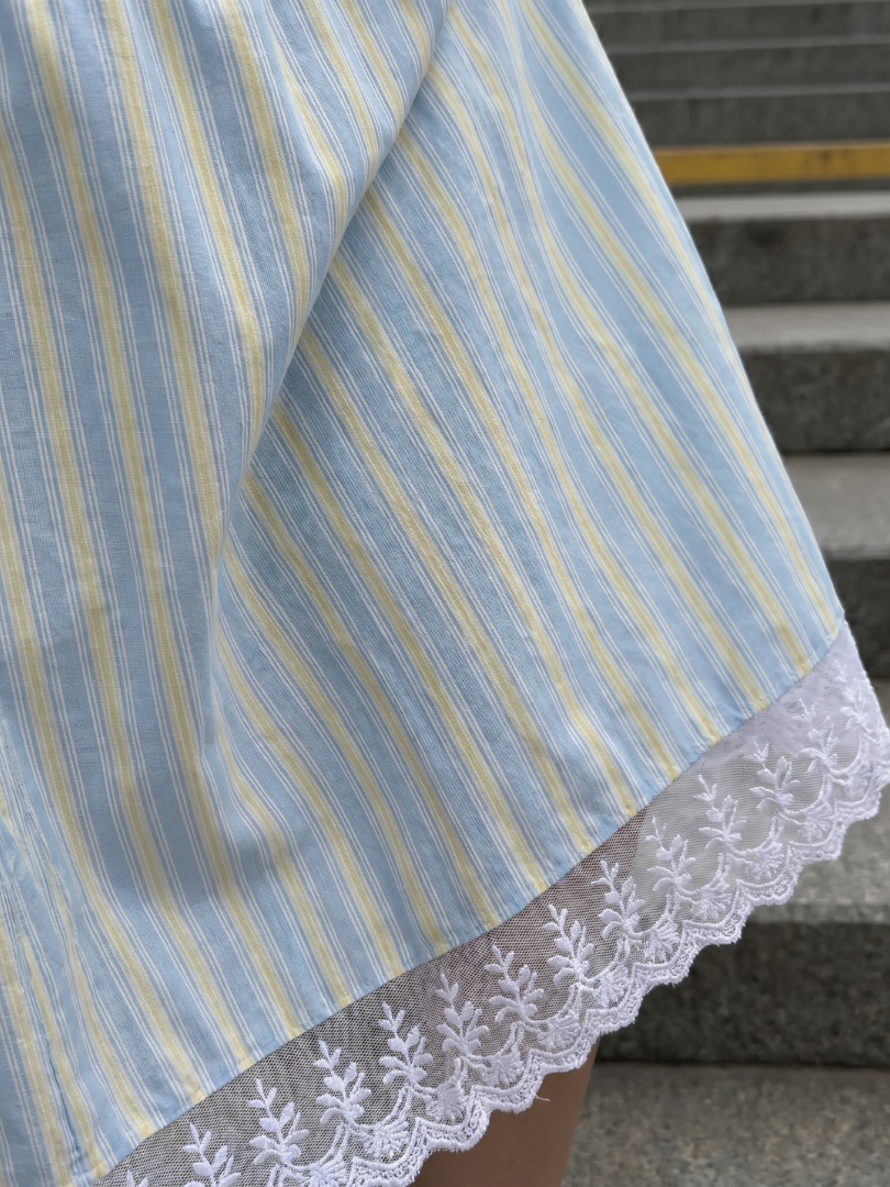 Nathalia | Robe midi à bretelles nouées sans manches avec motif rayé