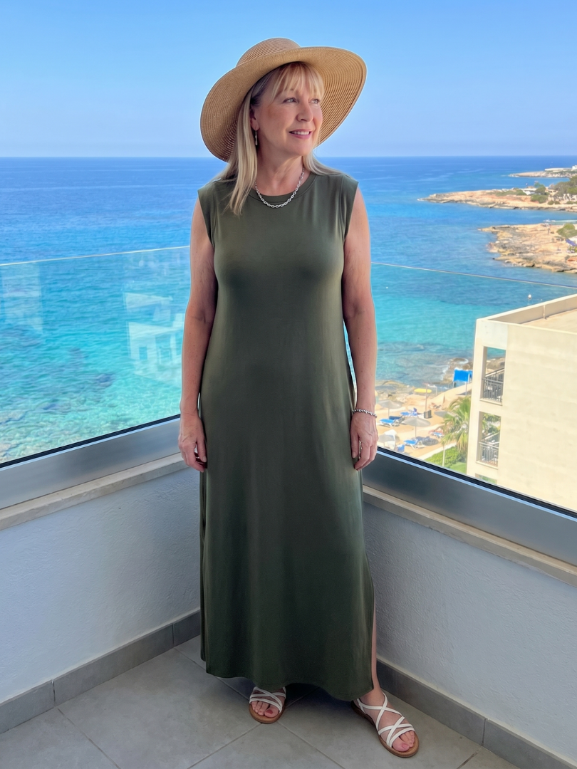 Harlow | Robe Midi à Silhouette Droite et Col Ras du Cou
