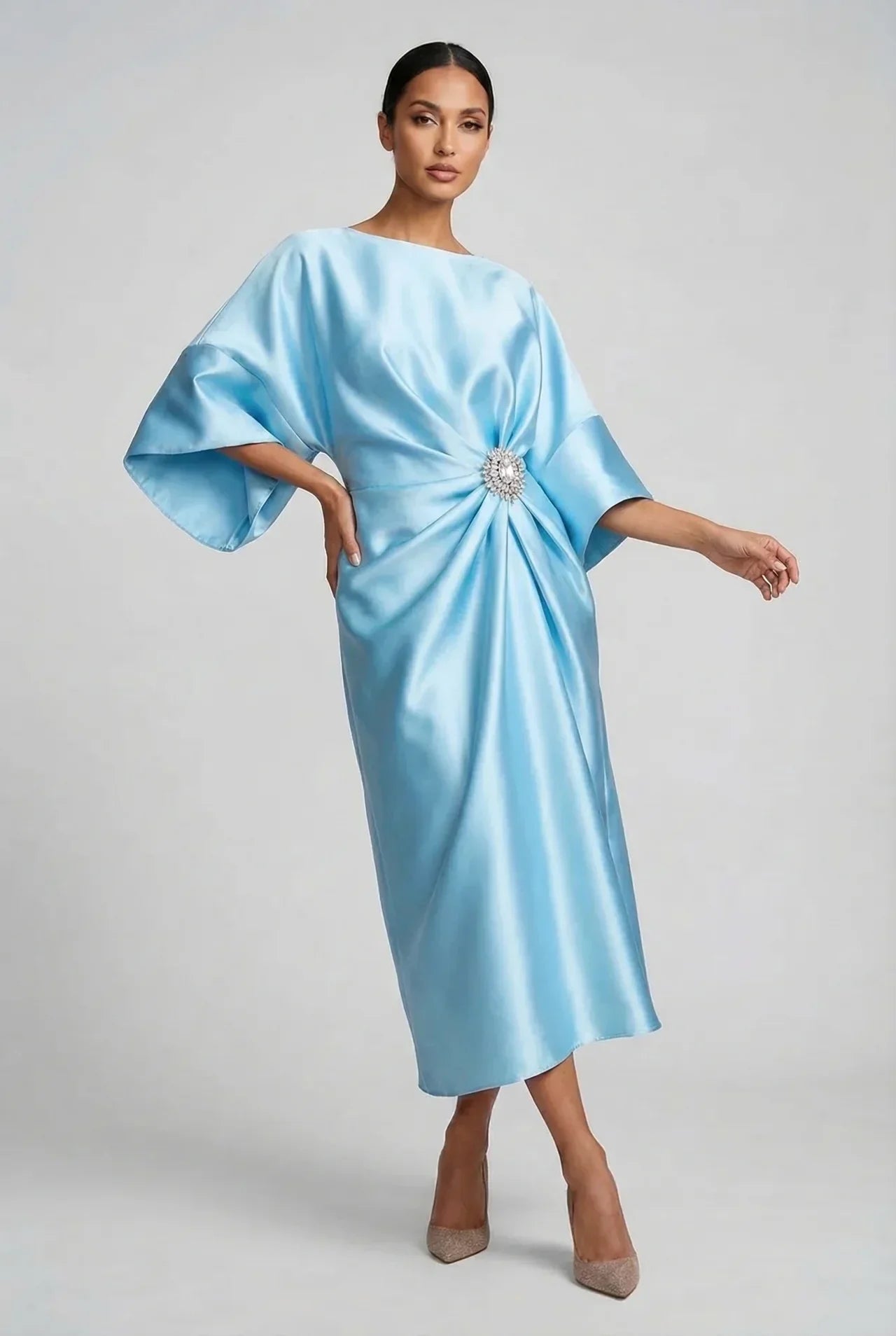Robe Midi en Satin pour Invité de Mariage avec Manches Chauve-Souris et Broche en Bijoux