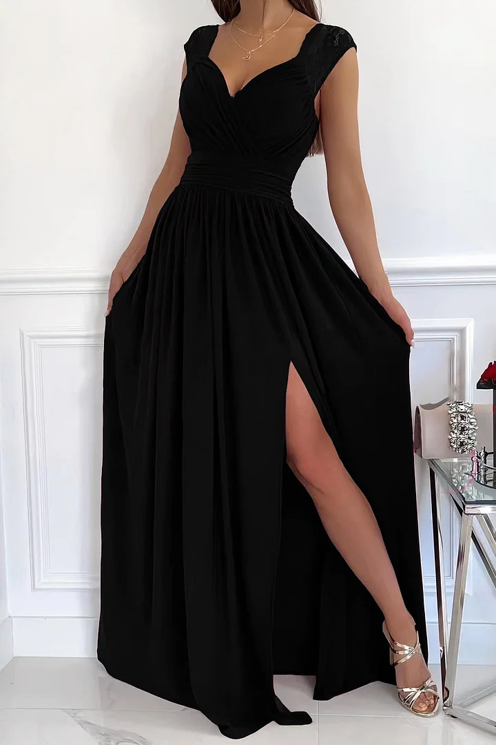 Robe sans manches en dentelle avec ouverture à l'ourlet et au dos