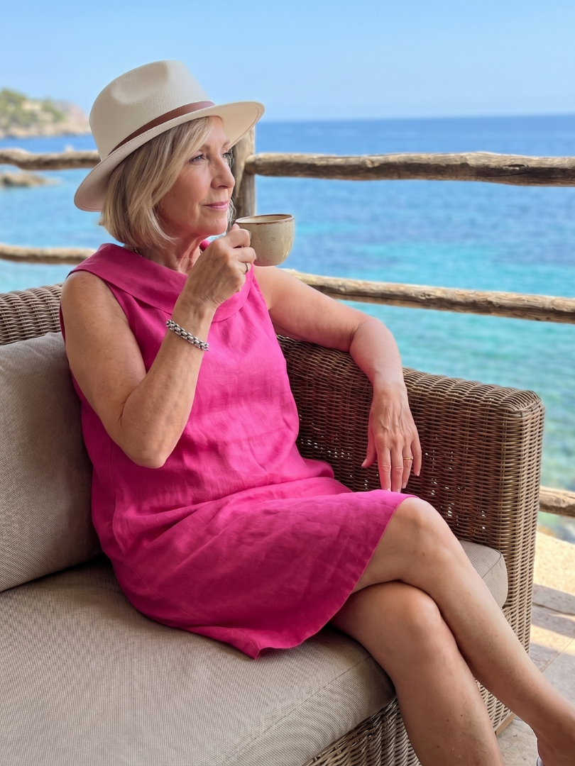 Vienne | Robe sans manches à encolure douce et plissée, longueur genou