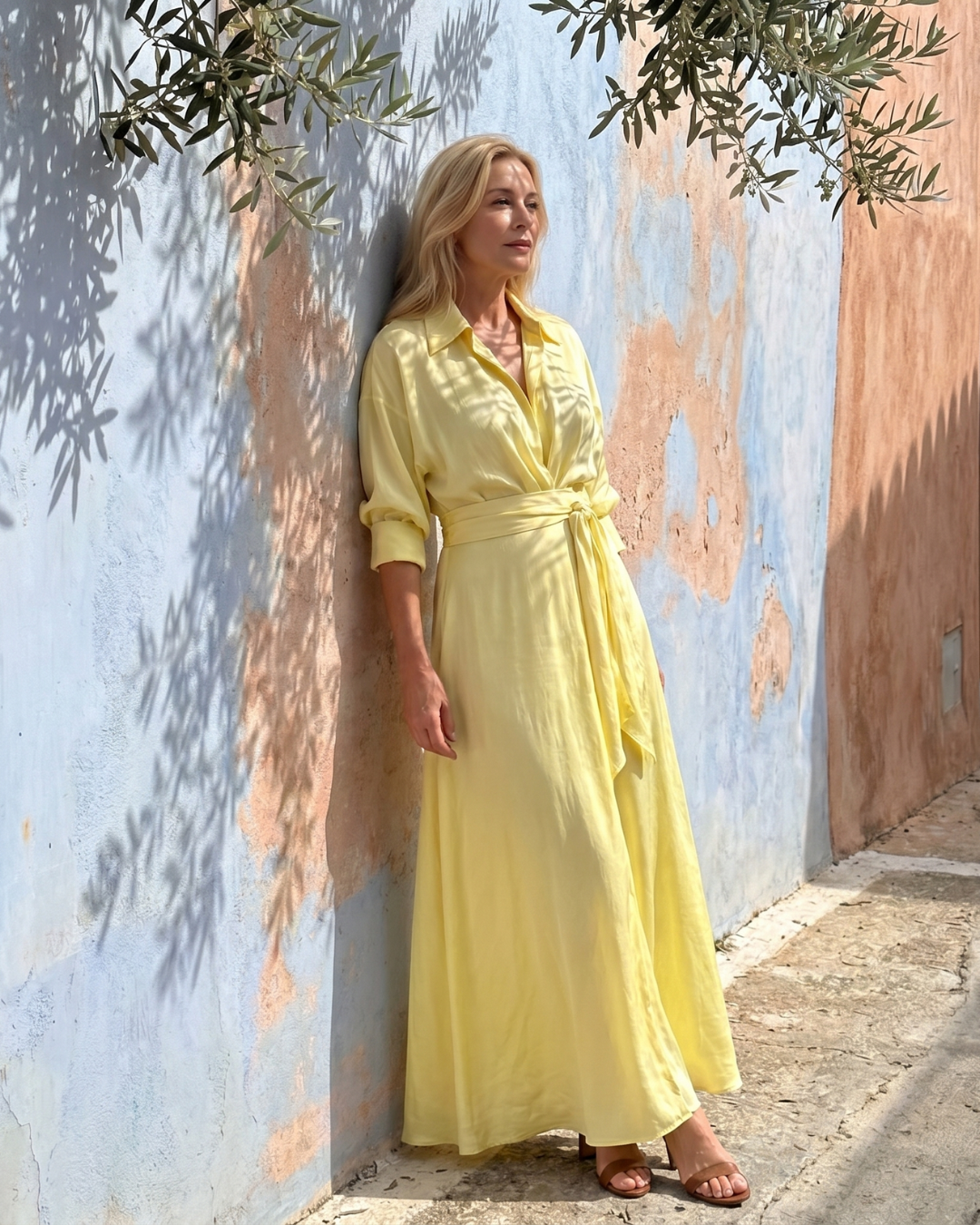 Zelith | Robe midi fluide à manches longues et col ceinturé