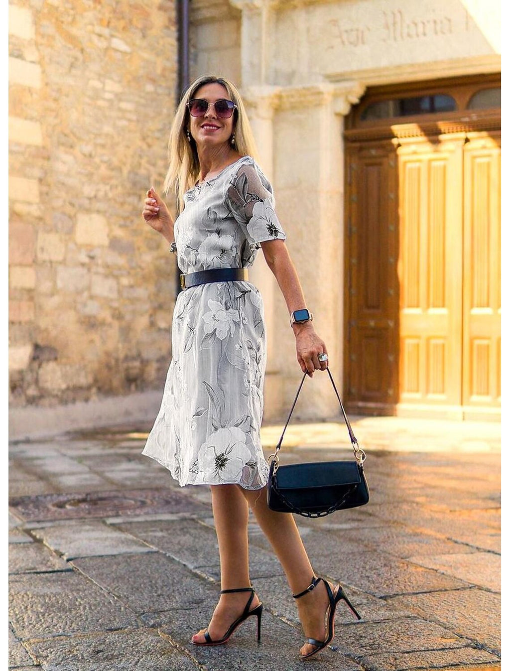Kali | Robe midi élégante avec décolleté rond