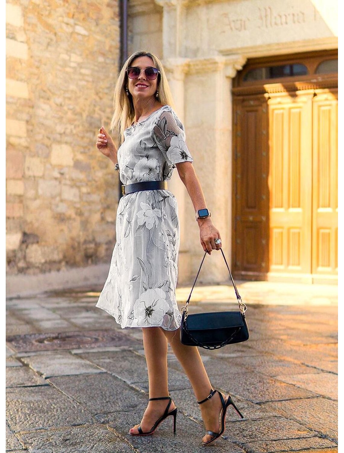 Kali | Robe midi élégante avec décolleté rond