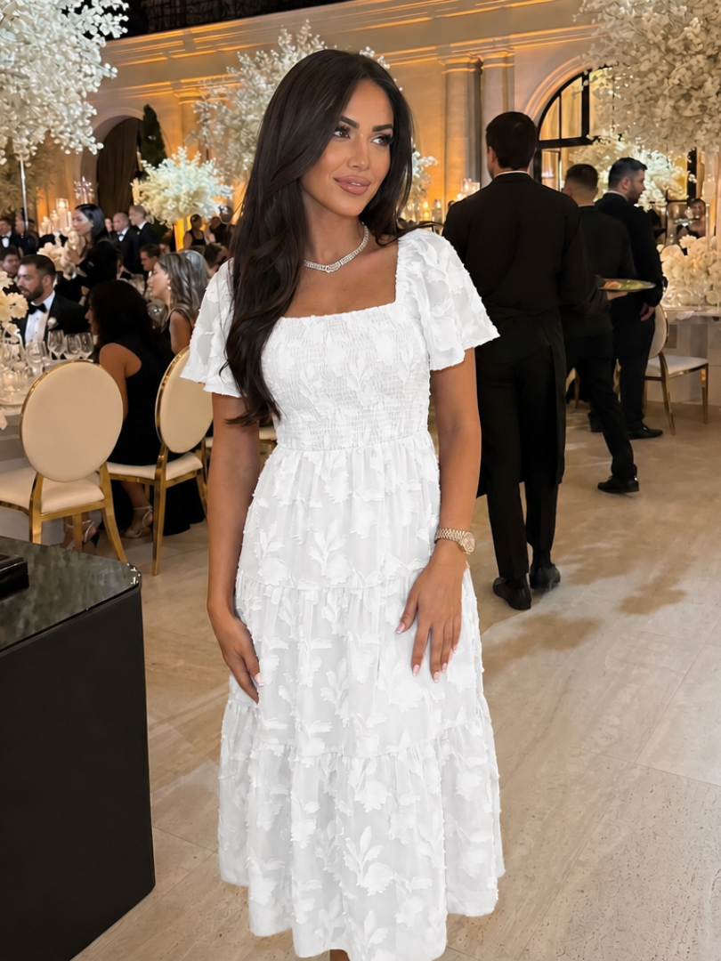 Elaria | Robe Midi à Détails Floraux Texturés à Manches Courtes