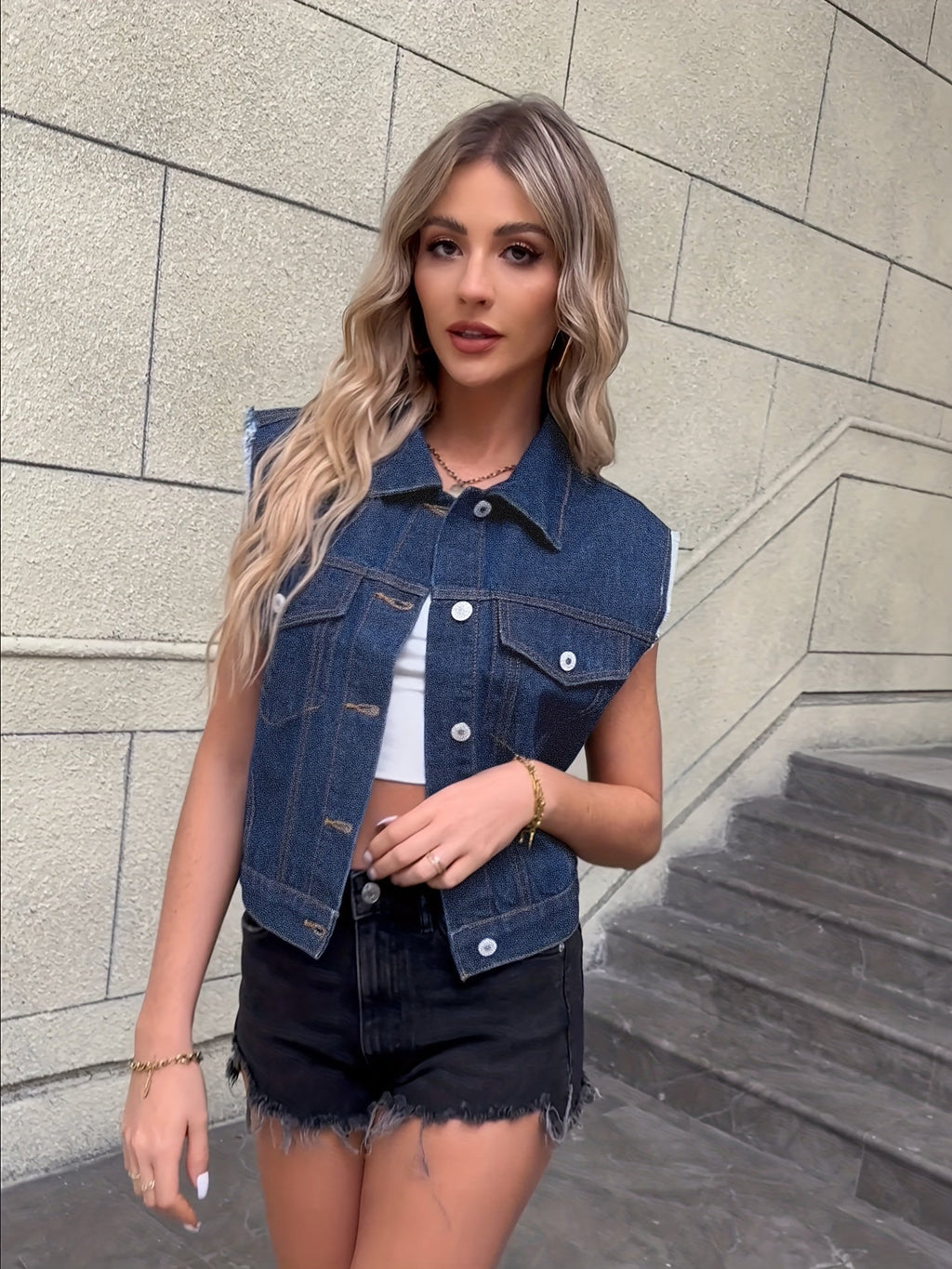 Veste en jean sans manches avec poches plaquées
