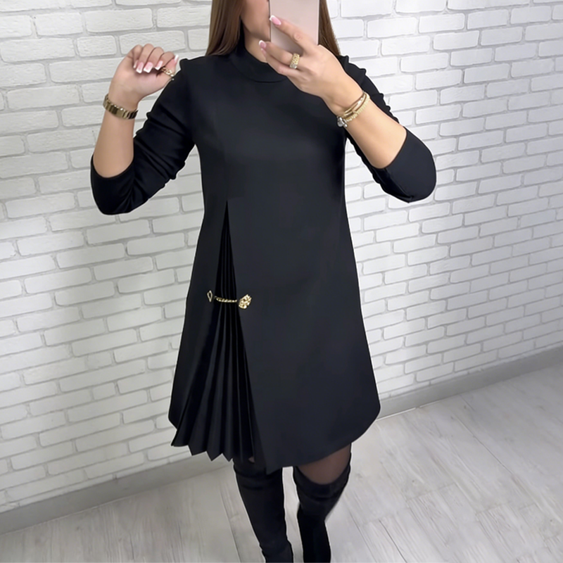 Robe longue élégante avec détails plissés