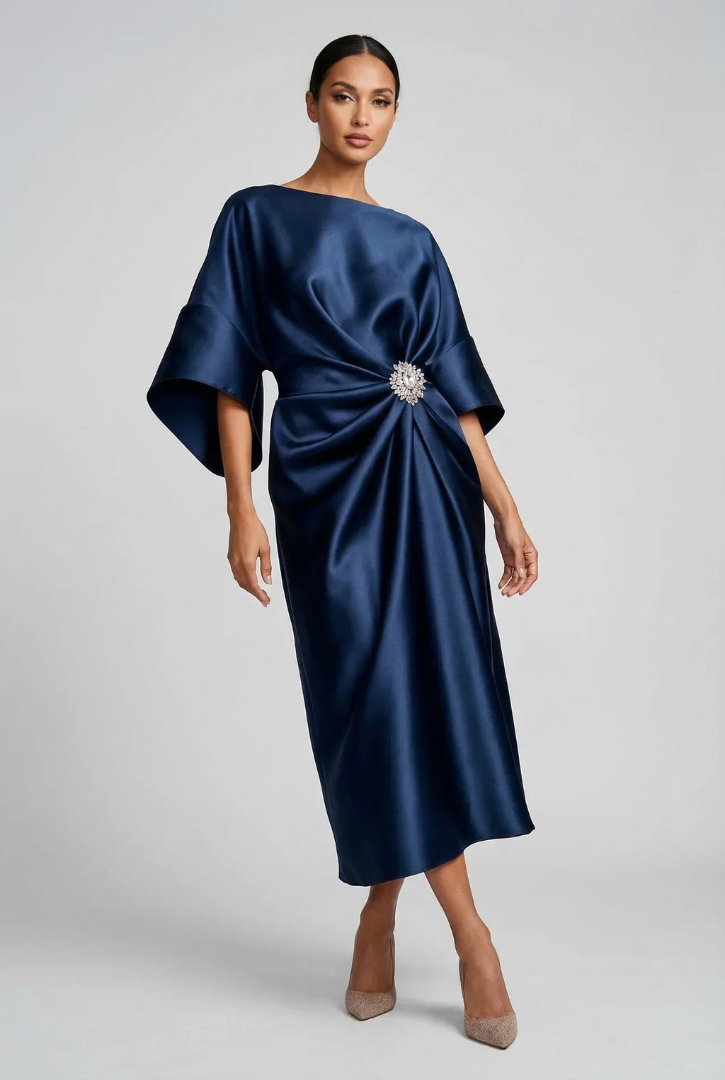 Robe Midi en Satin pour Invité de Mariage avec Manches Chauve-Souris et Broche en Bijoux