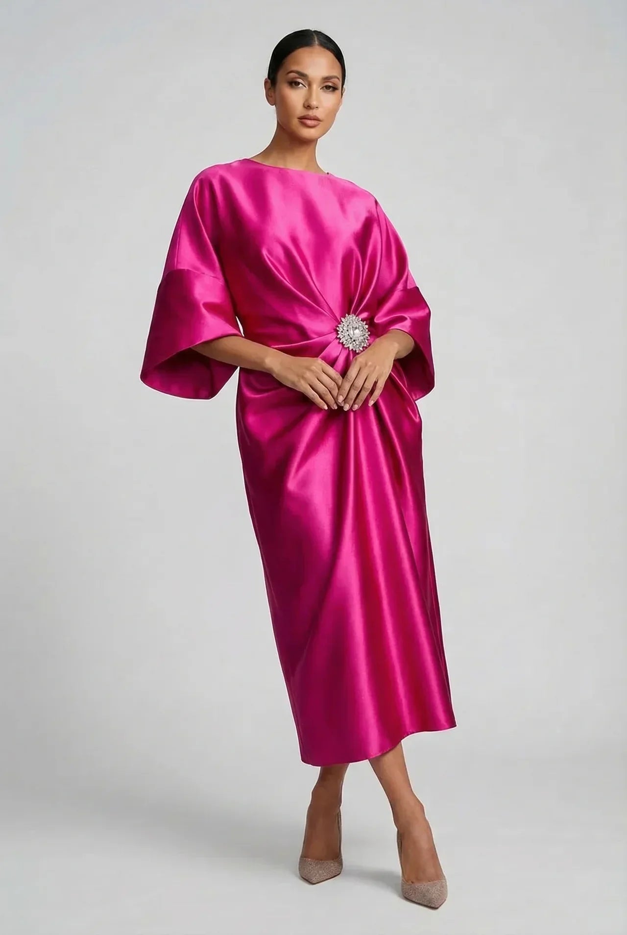 Robe Midi en Satin pour Invité de Mariage avec Manches Chauve-Souris et Broche en Bijoux