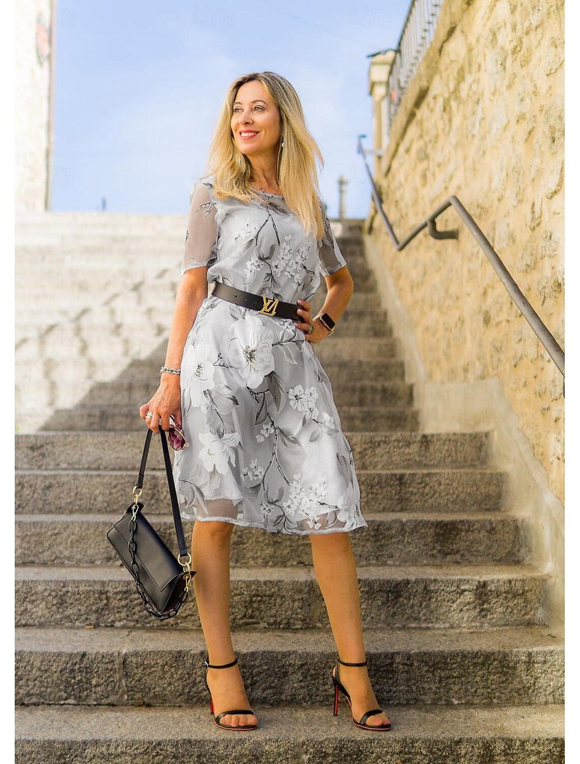 Kali | Robe midi élégante avec décolleté rond