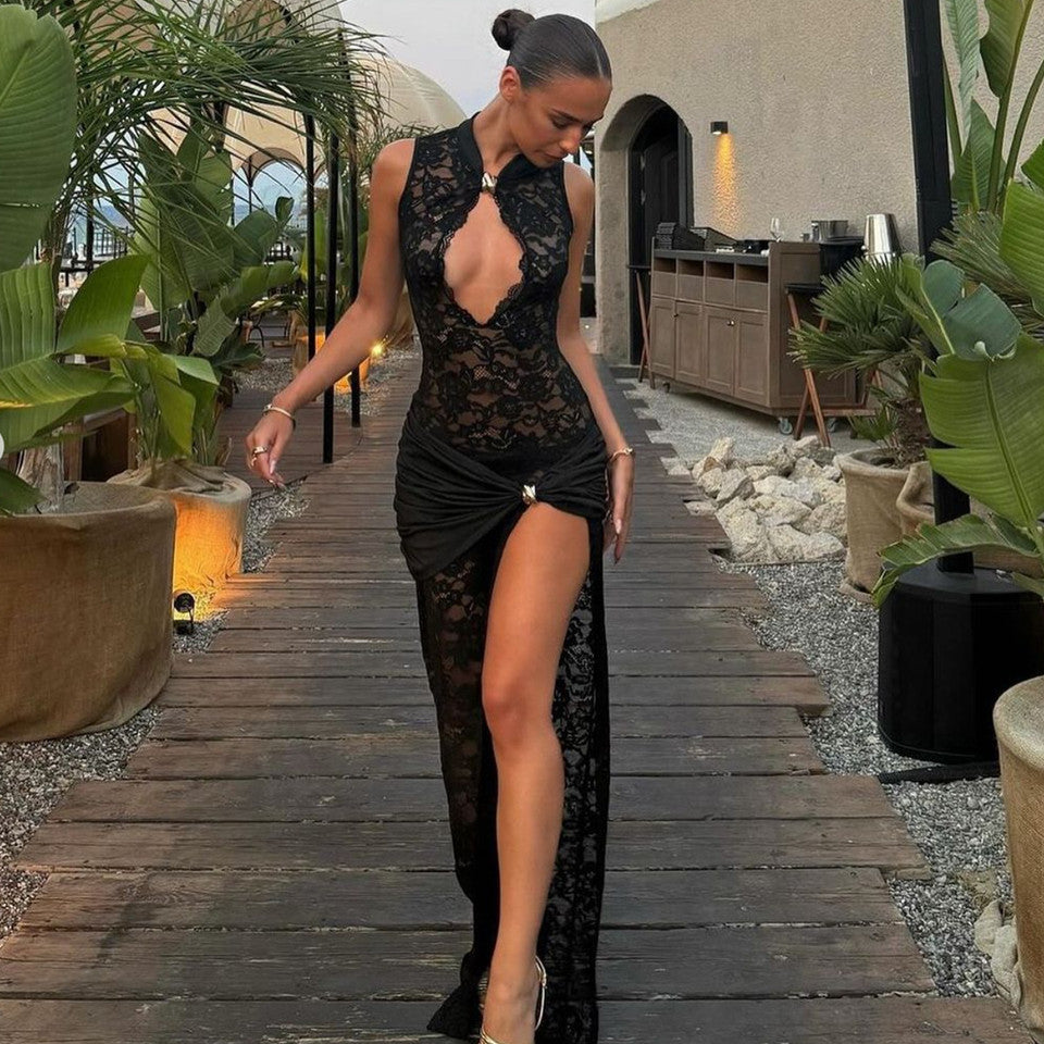 Kehla | Robe maxi en dentelle noire avec fente haute