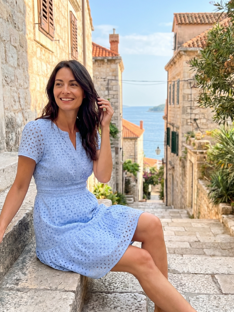 Elarka | Robe Mini à Détails en Broderie avec Manches Courtes