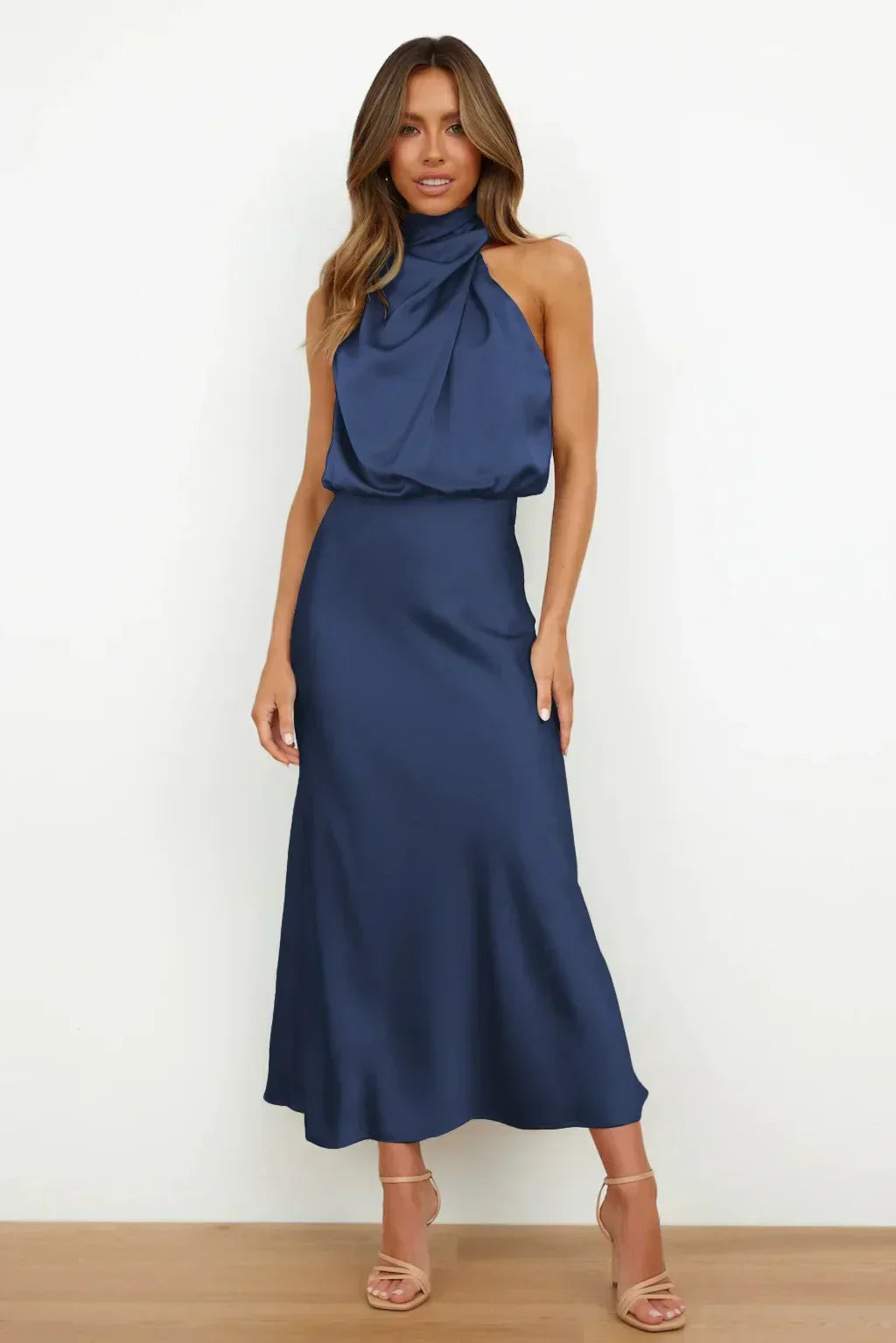 Robe de soirée femme | Dos nu, décolleté et coupe midi fluide