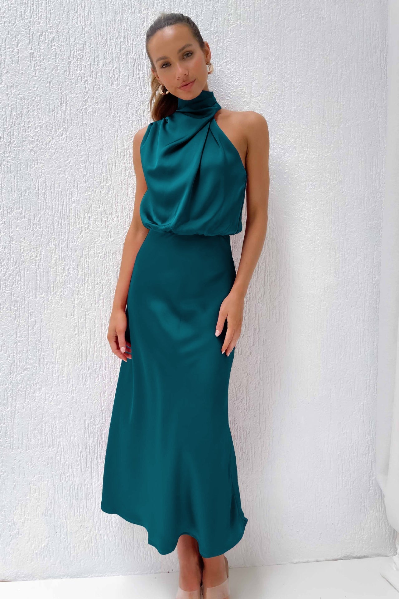 Robe de soirée femme | Dos nu, décolleté et coupe midi fluide