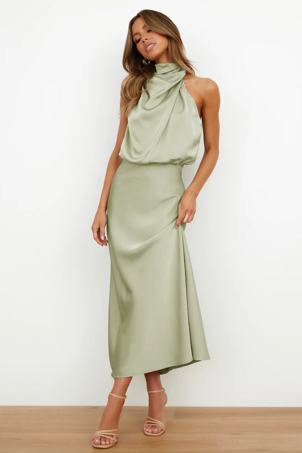Robe de soirée femme | Dos nu, décolleté et coupe midi fluide