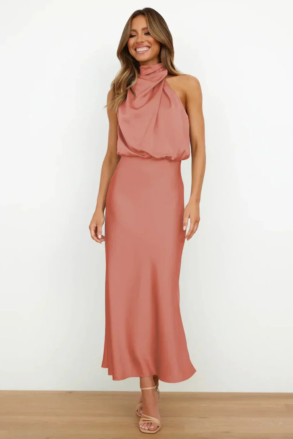 Robe de soirée femme | Dos nu, décolleté et coupe midi fluide