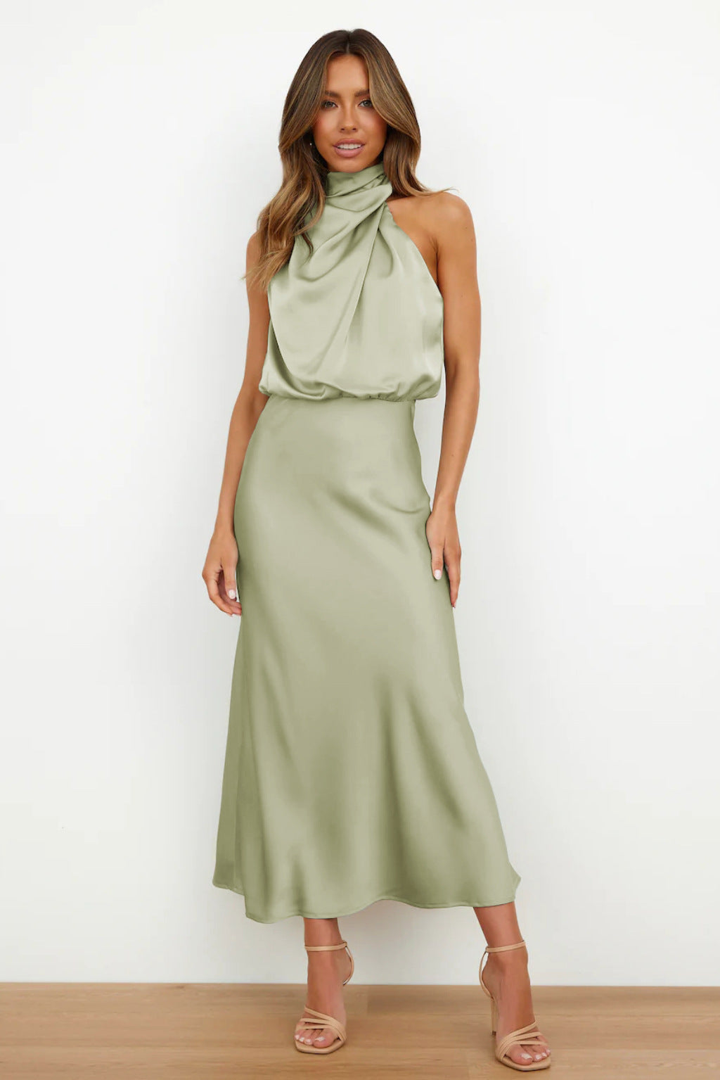 Robe de soirée femme | Dos nu, décolleté et coupe midi fluide