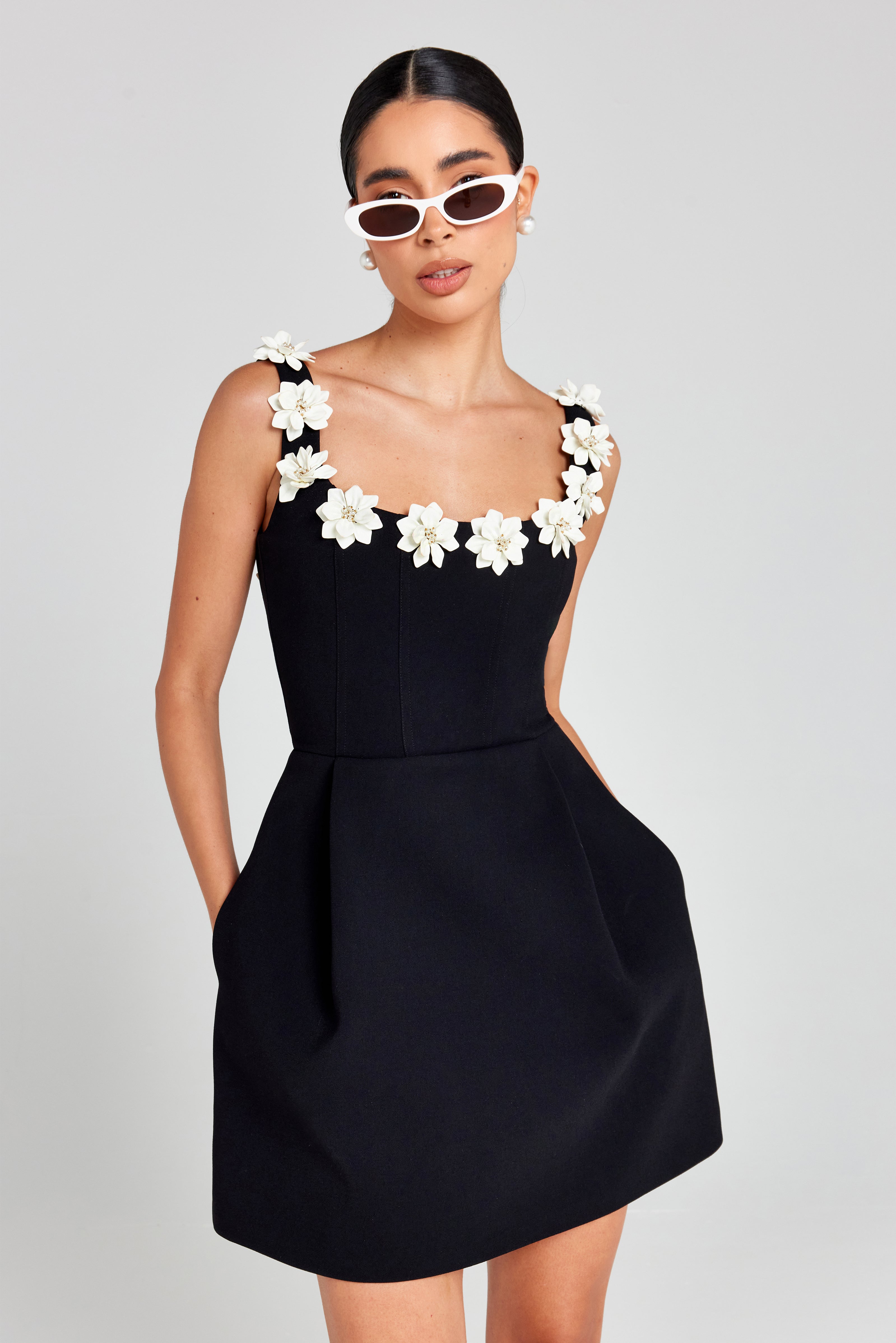 Robe Mini d'Été avec Appliqués Floraux