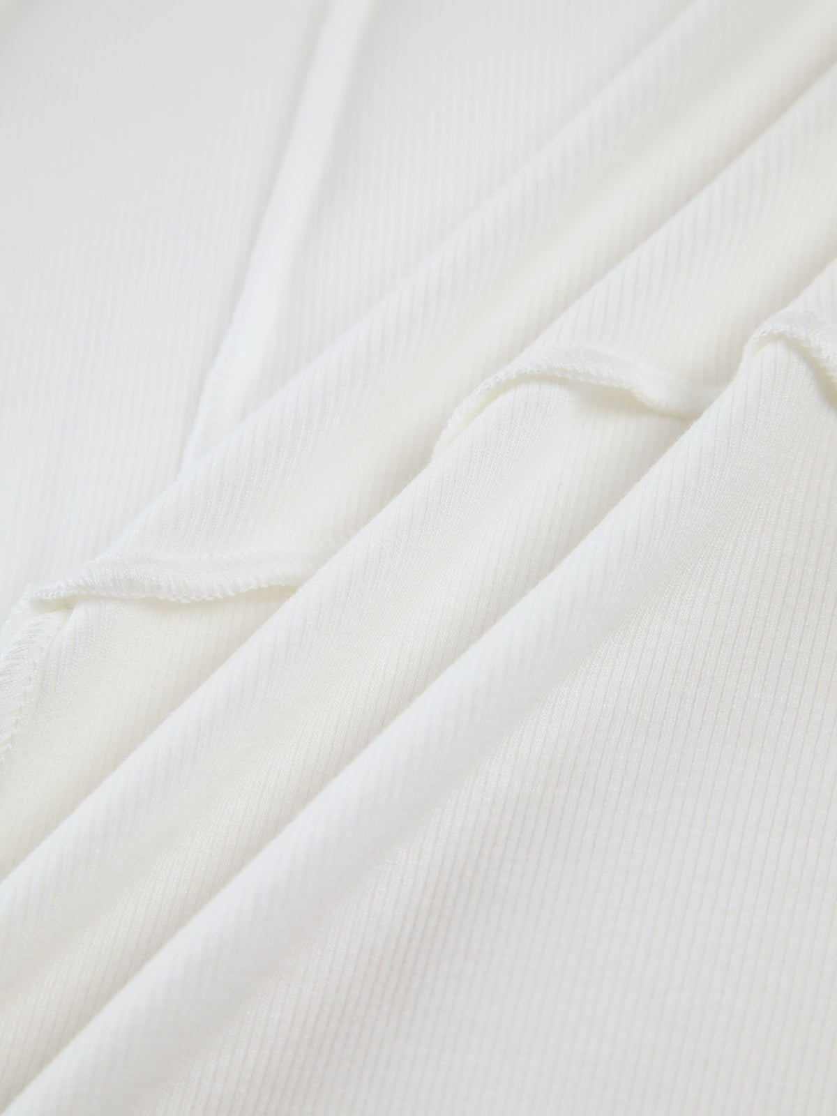 Haut ajusté à manches longues avec détails de couture en relief